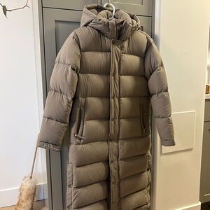 Women’s Aritzia super-puff long